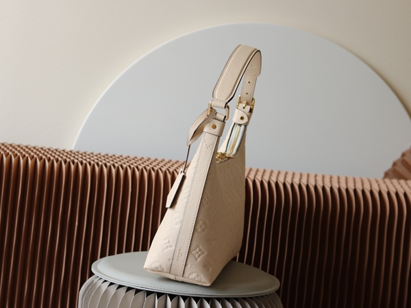 ルイヴィトンバッグ背面デザイン